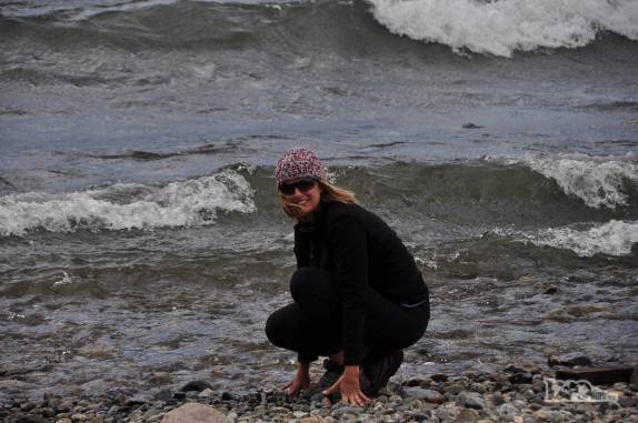 Caminhando pela praia do lago Traful, justamente em Villa Traful, no Parque Nacional Nahuel Huapi, na Argentina